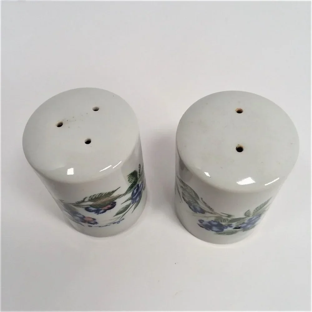 Vintage Otagiri Salt & Pepper Shaker Set Blueberries Japan Collectable Ceramic